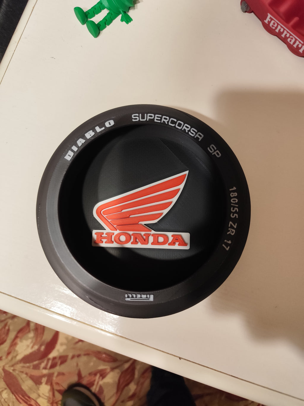 Svuota-tasche Honda a forma di copertone stampato in 3D