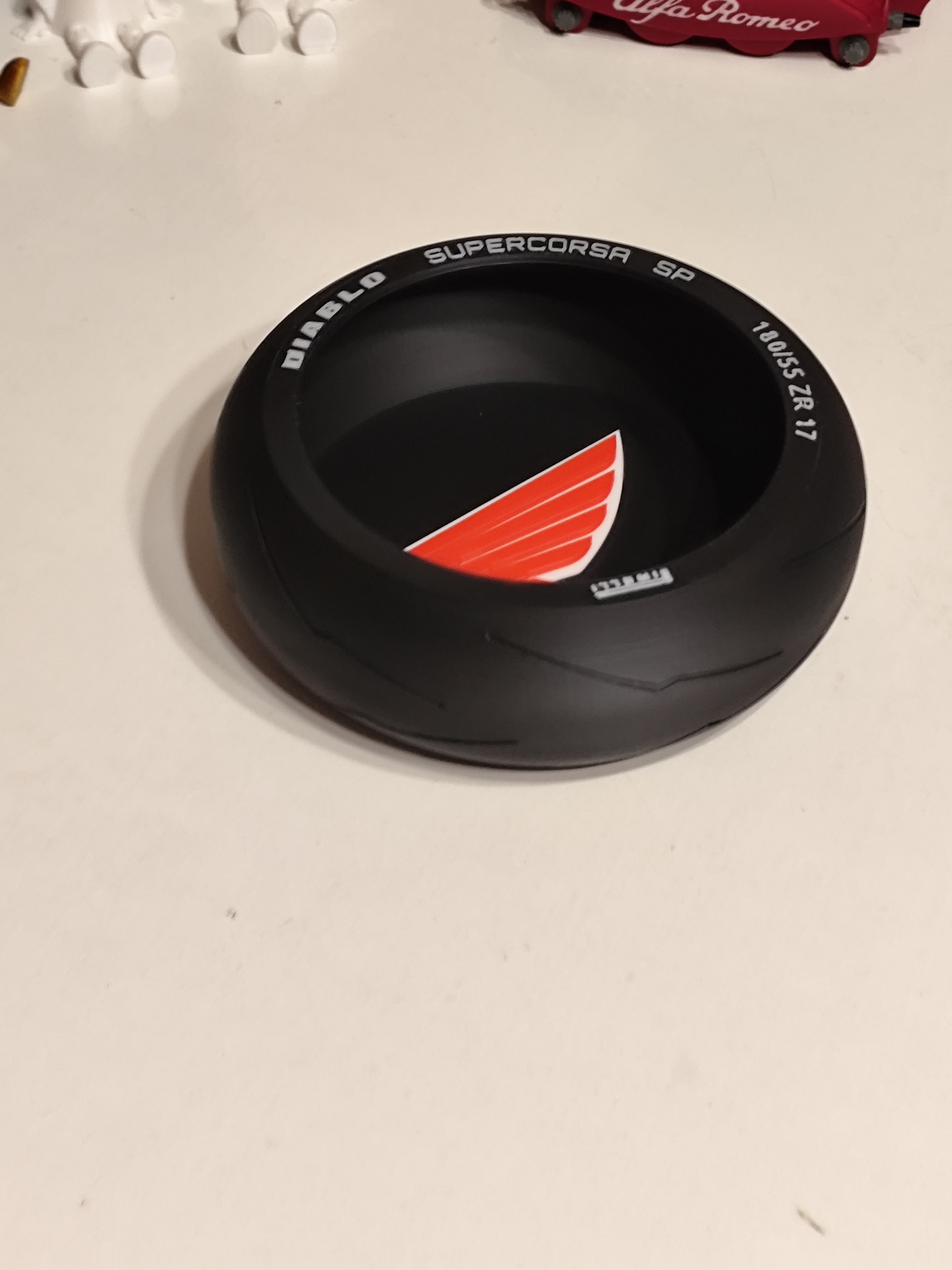 Svuota-tasche Honda a forma di copertone stampato in 3D