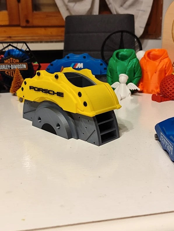 Porta penne Porsche a forma di pinza del freno stampato in 3D