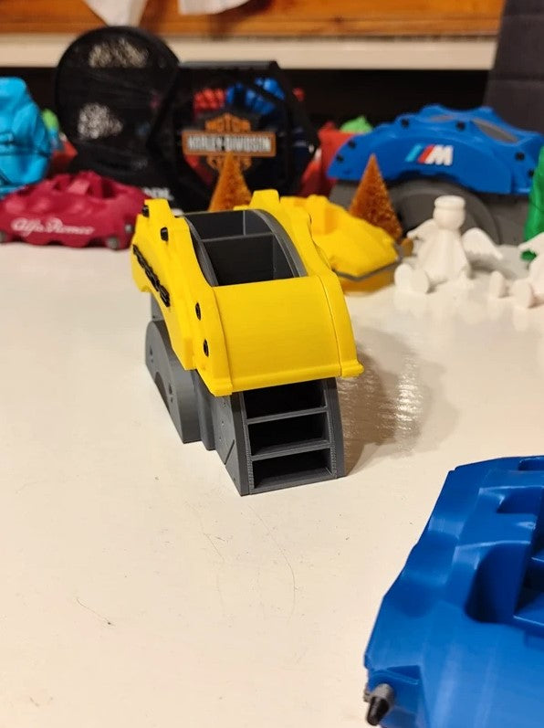 Porta penne Porsche a forma di pinza del freno stampato in 3D