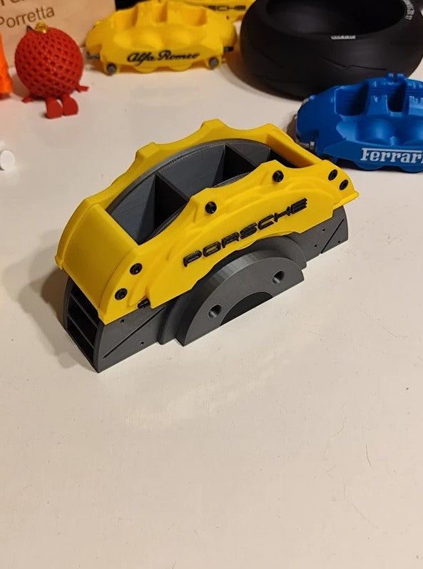 Porta penne Porsche a forma di pinza del freno stampato in 3D
