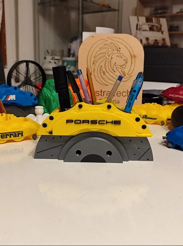 Porta penne Porsche a forma di pinza del freno stampato in 3D